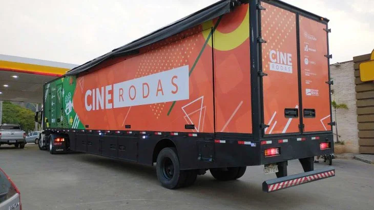 Bairro Aero Rancho recebe projeto Cine Rodas com sessões de cinema ao ar livre