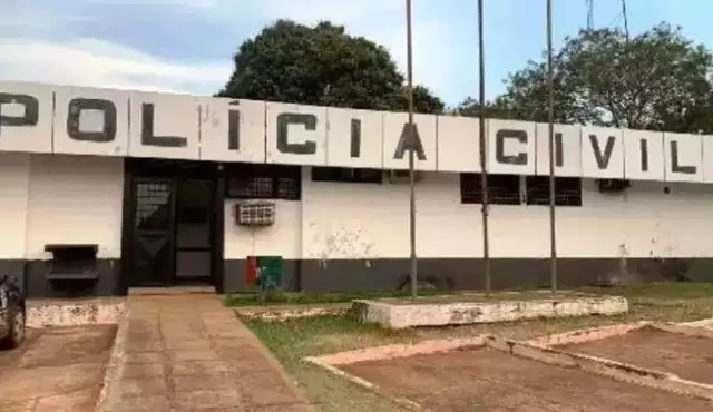 Família é feita refém por trio que foge levando caminhonete