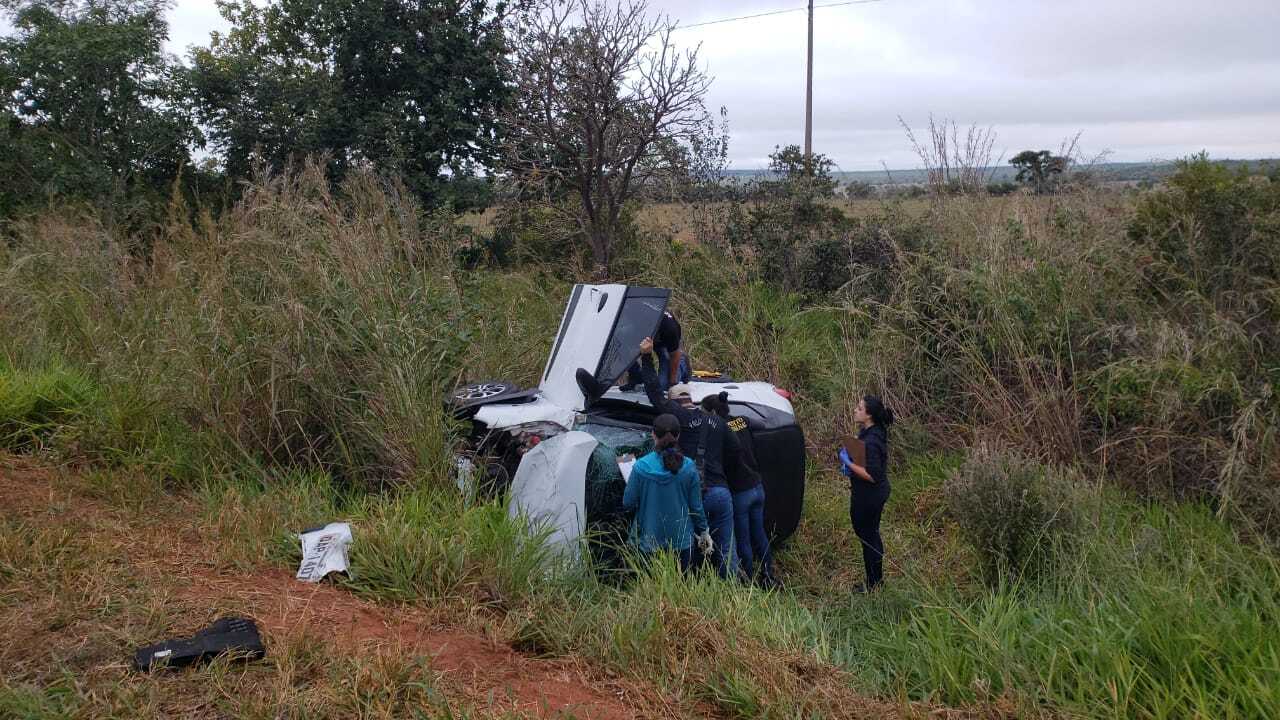 Jovem provoca capotagem de veículo e morre à margem da BR-262