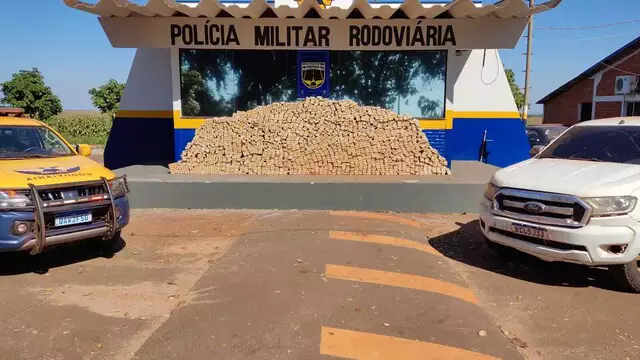 Traficante abandona caminhonete com 1,5 tonelada de maconha e foge a pé