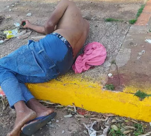 Jovem é baleado quando andava pela rua na Vila Popular