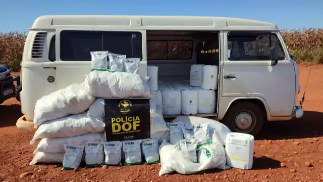 Motorista abandona Kombi com R$ 940 mil em agrotóxicos contrabandeados