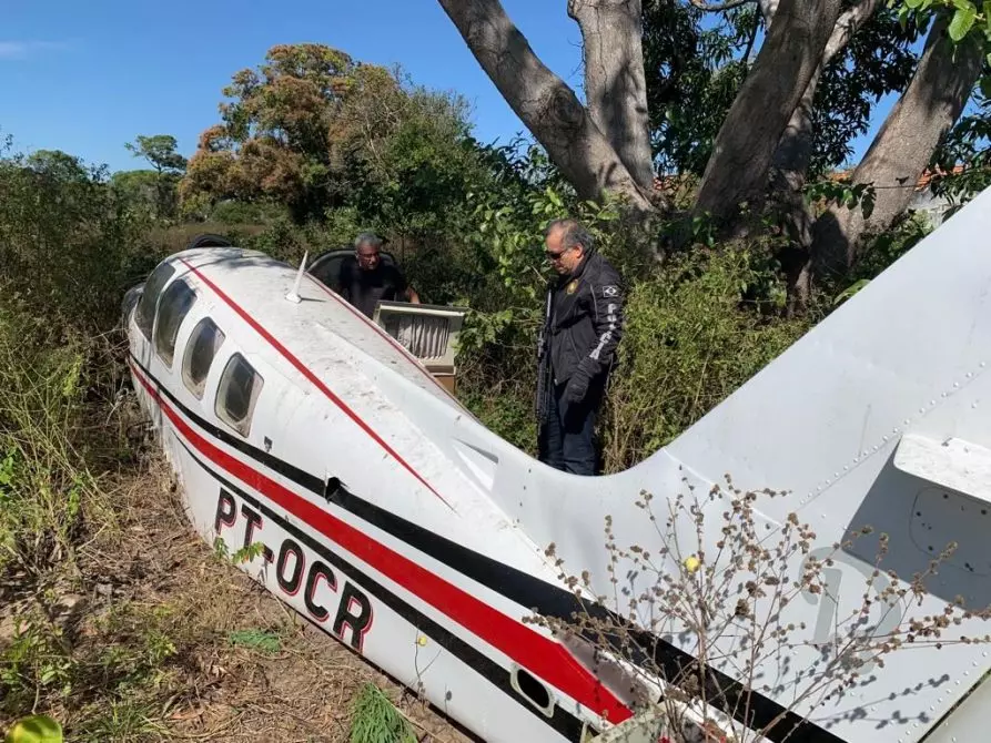 Avião usado por traficantes e avaliado em R$ 1 milhão é encontrado escondido no Pantanal