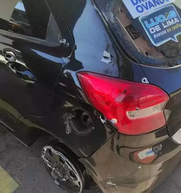 Homem tem carro fuzilado ao sair de presídio