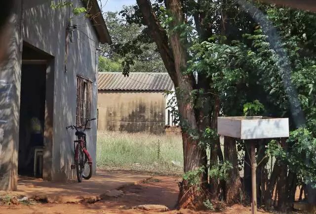 Baleado, ladrão invade casa e pede para se esconder até chegar socorro