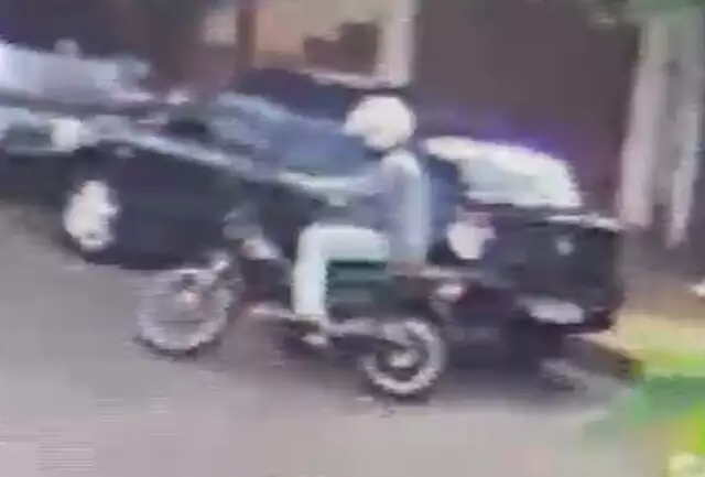 Mulher tem motocicleta furtada em frente ao serviço em plena luz do dia